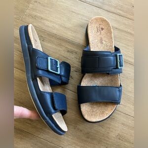 Clarks women’s Cloudstepper two strap blue buckle slide sandal. Size 9